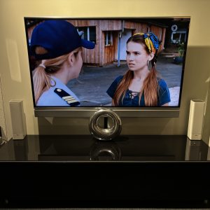 Loewe Individual 55 mit Sourround Sound System und BluRay Player